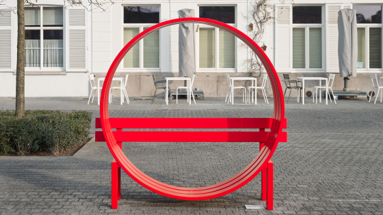 Foto van Modified Social Bench NY #05 van Jeppe Hein op de Verlaagde Leieboorden