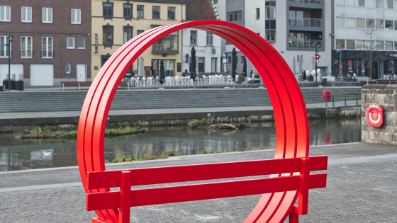 Modified Social Bench #05 getrokken van achteren