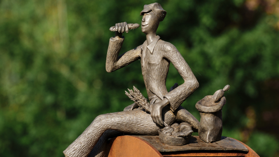 Foto van sculptuur De Molenaar op Heule Watermolen