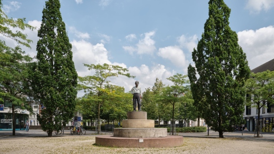 Foto van de sculptuur Man op de Veemarkt