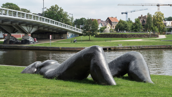 Foto van sculptuur Moeder Aarde II