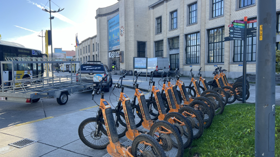 Offroad steps aan station Kortrijk