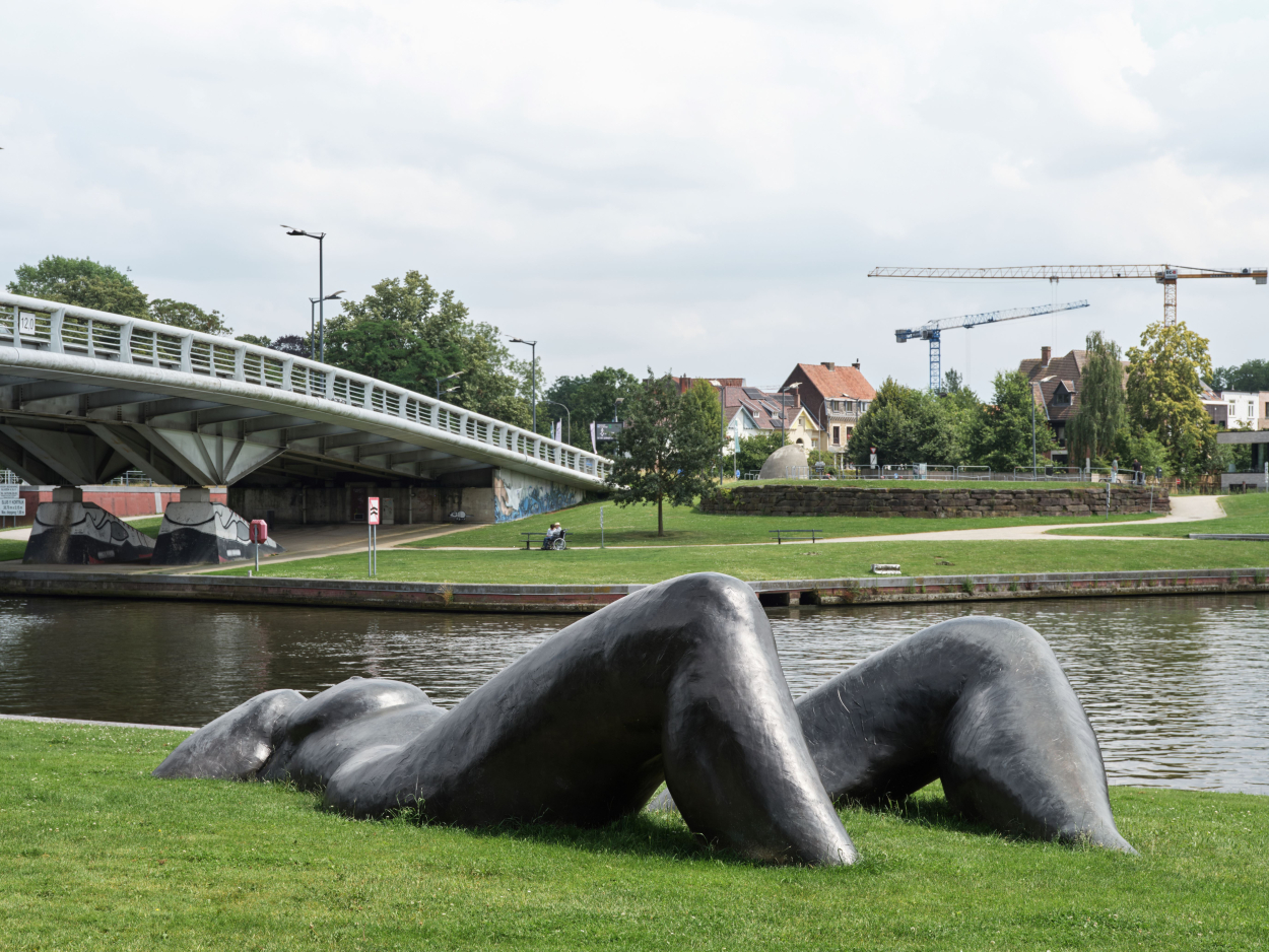 Foto van sculptuur Moeder Aarde II