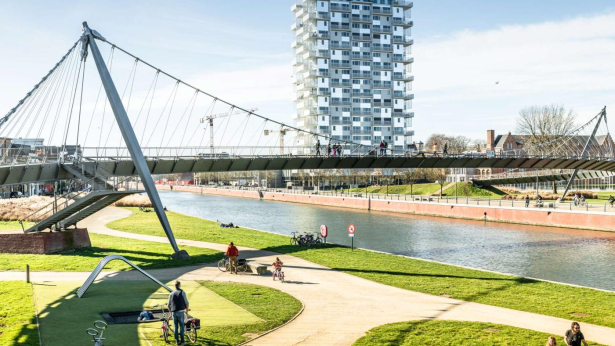 collegebrug-aan-buda-beach