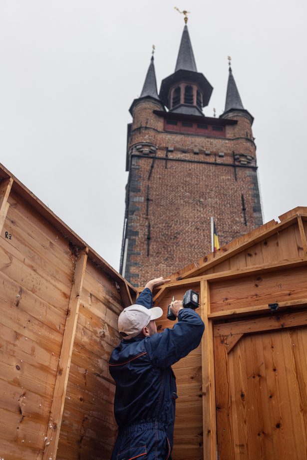 Groep Intro aan het werk op de kerstmarkt