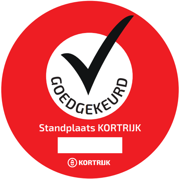 sticker in de vorm van een rode bol met een zwarte 'v' met daaronder het woord 'goedgekeurd'